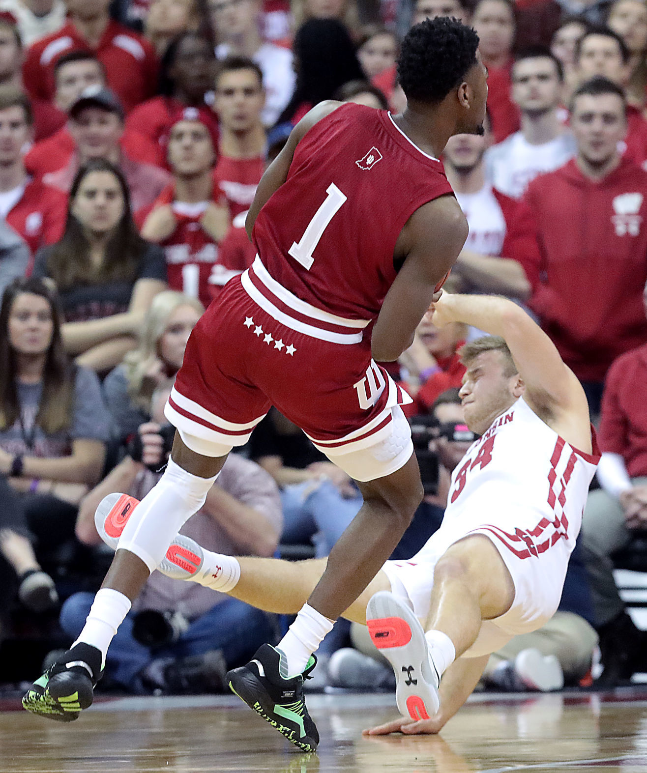Badgers 84, Hoosiers 64